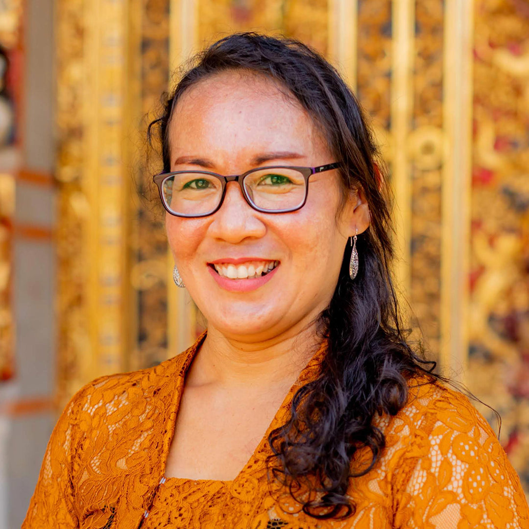 Artisan Crafted Green Peridot Stud Earrings in 925 Silver - Green Simplicity