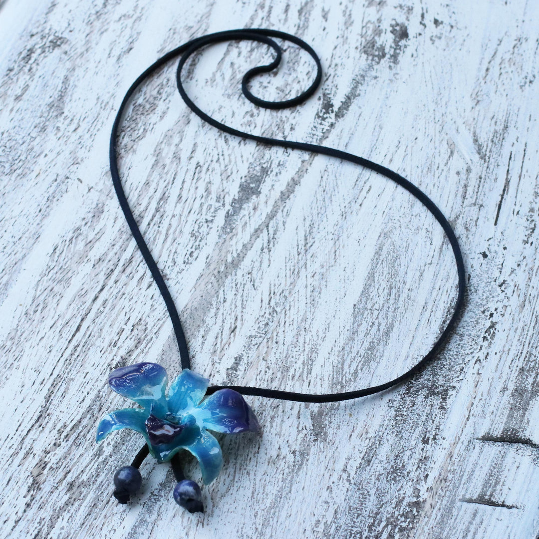 Natural Flower Lariat Necklace - Midnight Blue