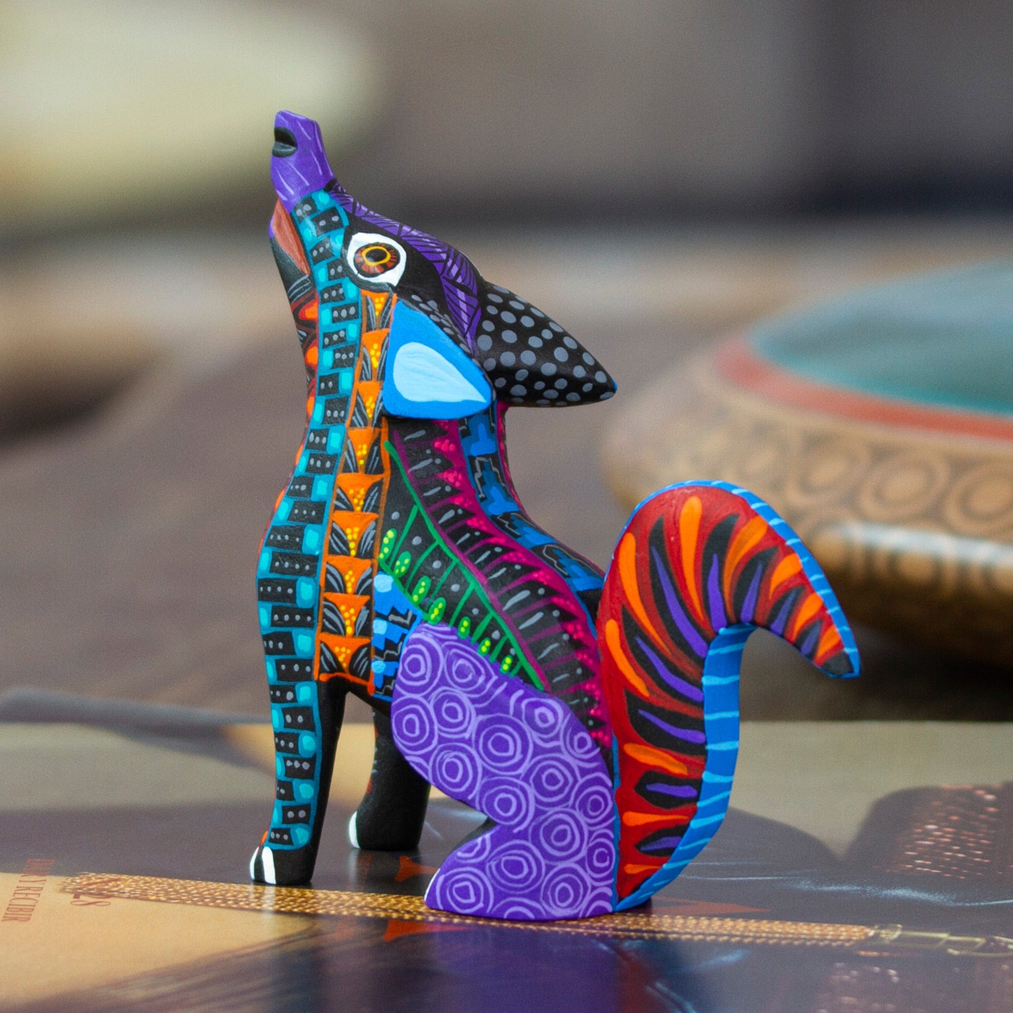 メキシコ　アレブリヘ　コヨーテ　ナチュラル Wood Alebrije Coyote Figurine Hand-Painted in Mexico - Spirited