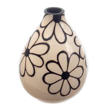 Chulucanas Decorative Vase - White with Burnt Flowers