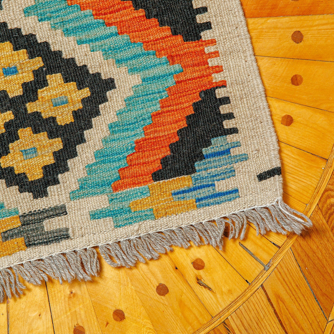 Hand-Knotted Wool Area Rug with Rhombus Motifs (1.5x2) - Captivating Patterns