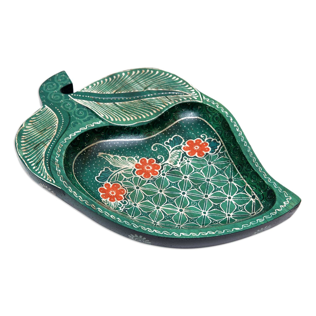 Batik Leaf-Shaped Green and Red Pule Wood Decorative Plate - Truntum Foliage