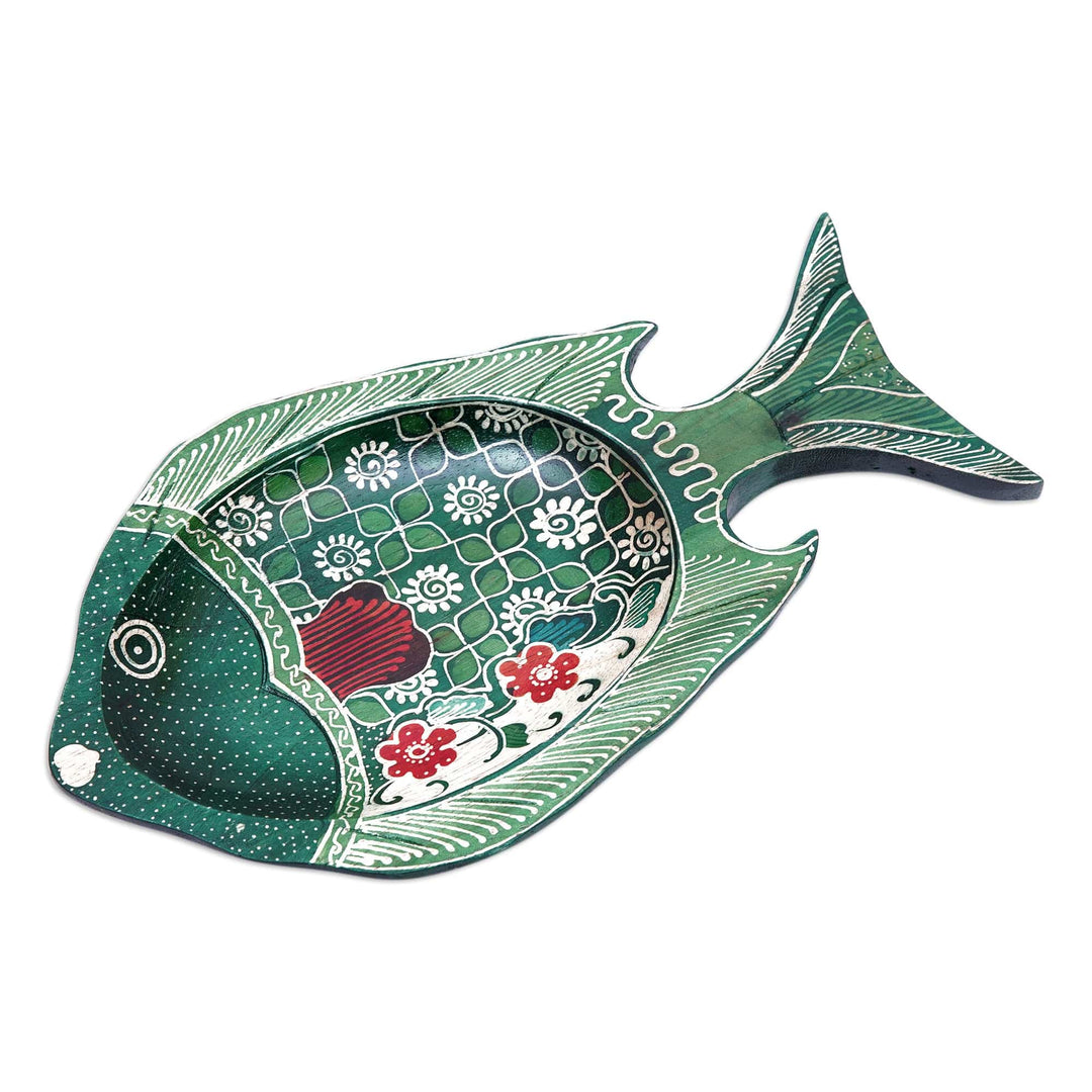 Batik Fish-Shaped Green and Red Pule Wood Decorative Plate - Truntum Ocean
