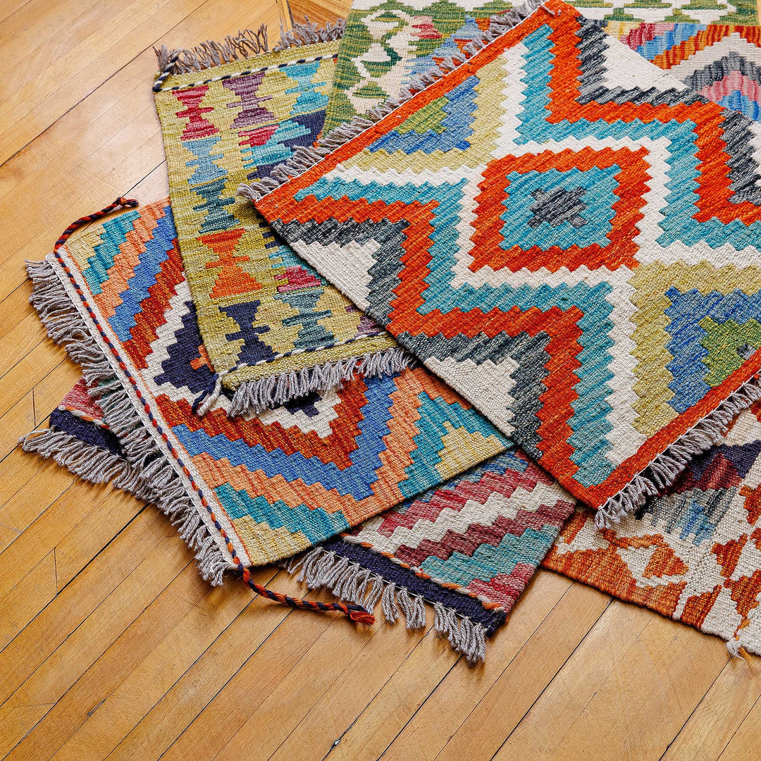 Geometric Patterned Assorted 100% Wool Area Rug (1.5x1.5) - Ancient Lands