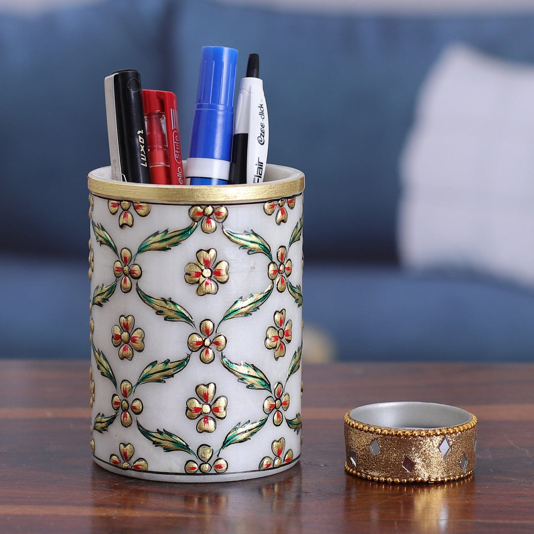 Floral Mesh-Patterned Marble Pend Holder in Green and Golden - Blooming Mesh