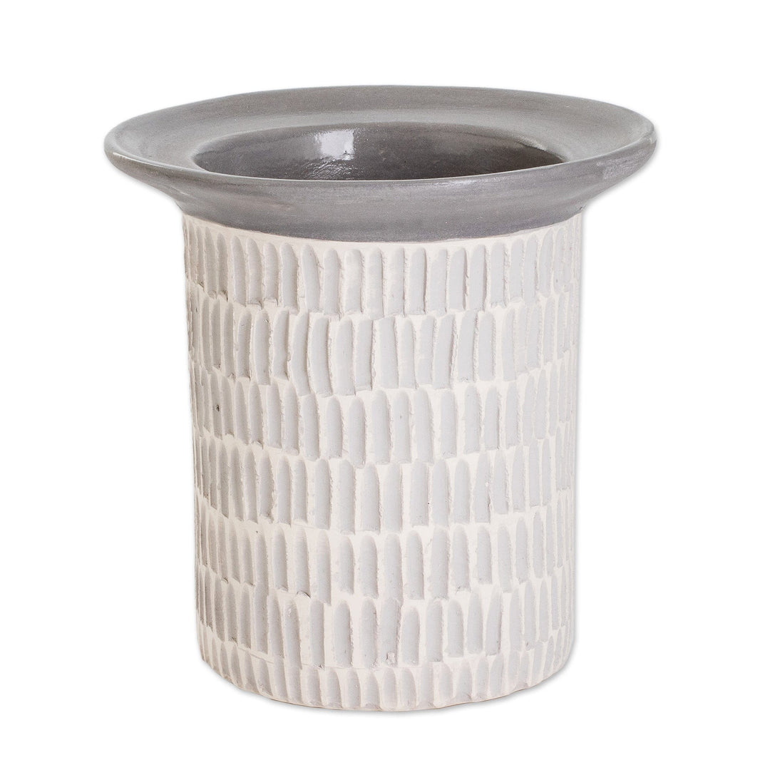 Handcrafted Textured Watertight Ceramic Vase from Guatemala - Art and Elegance in Grey