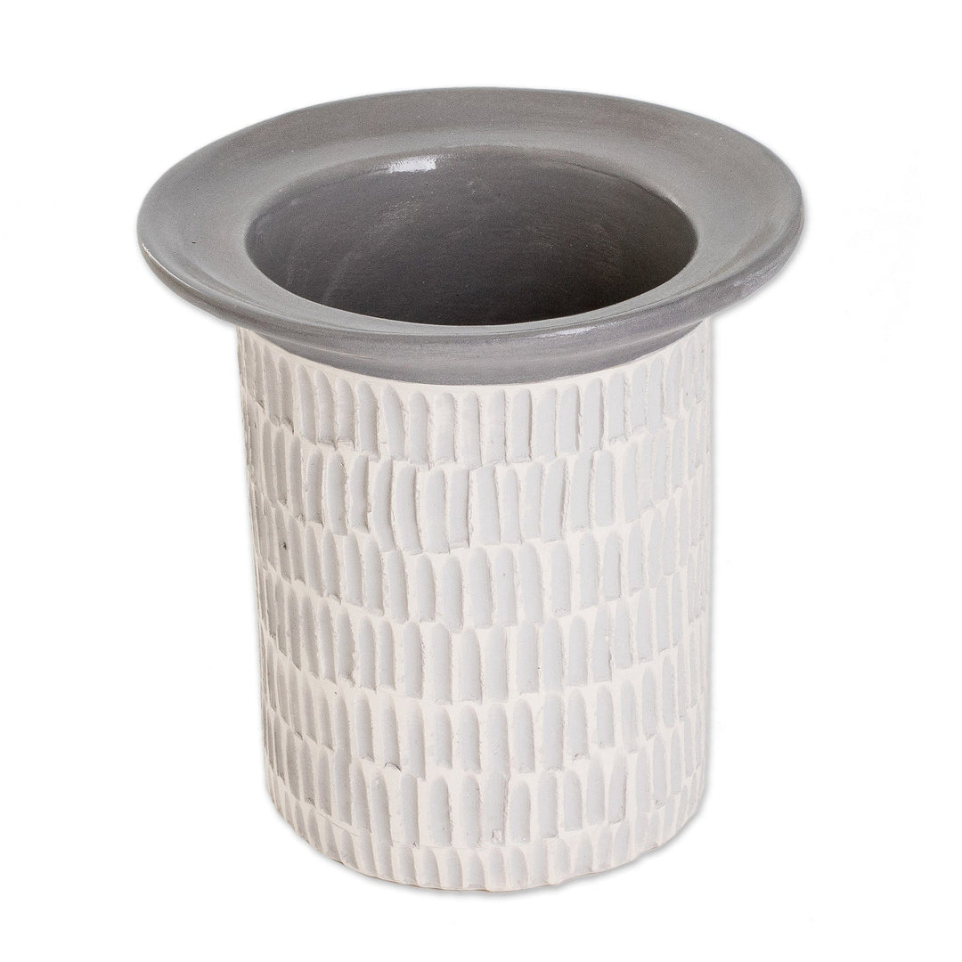 Handcrafted Textured Watertight Ceramic Vase from Guatemala - Art and Elegance in Grey
