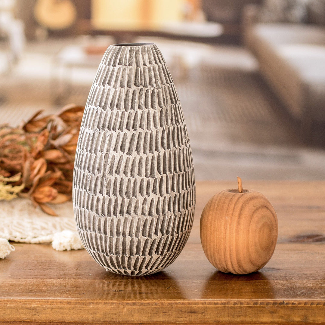 Handcrafted Modern Watertight Ceramic Vase from Guatemala - Artisanal Elegance in Black