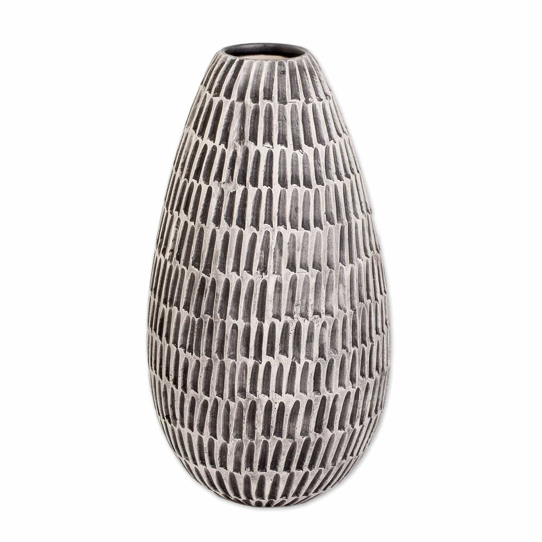 Handcrafted Modern Watertight Ceramic Vase from Guatemala - Artisanal Elegance in Black