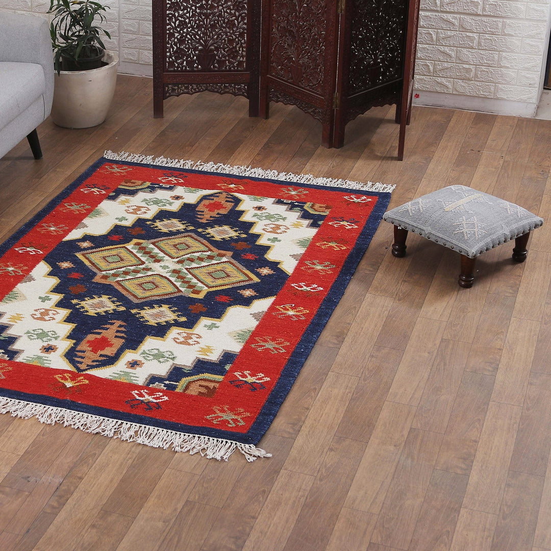 Classic Geometric Strawberry and Navy Wool Area Rug (4x6) - Striking Symmetry