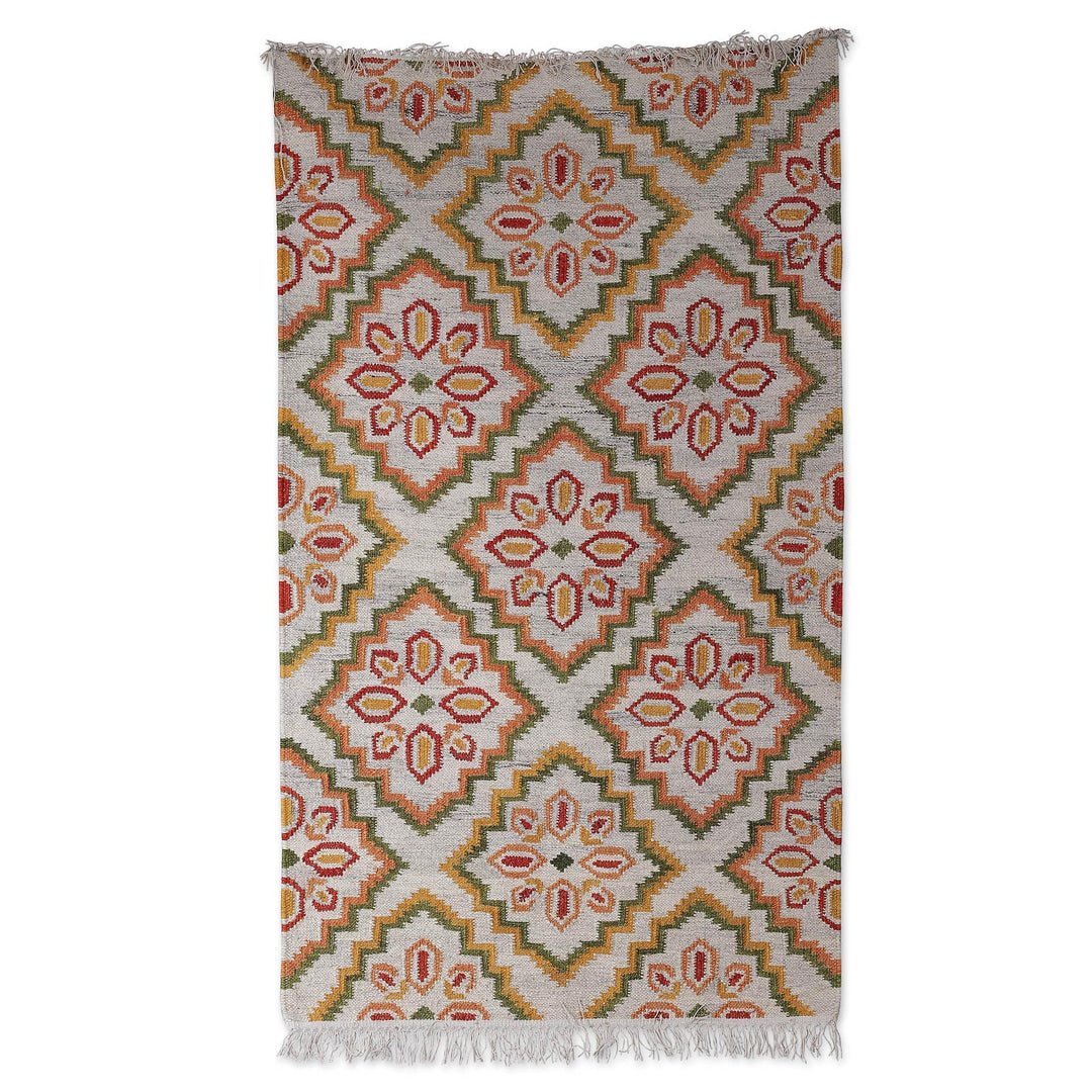 Traditional Floral Handloomed Wool Area Rug from India (3x5) - Floral Boom