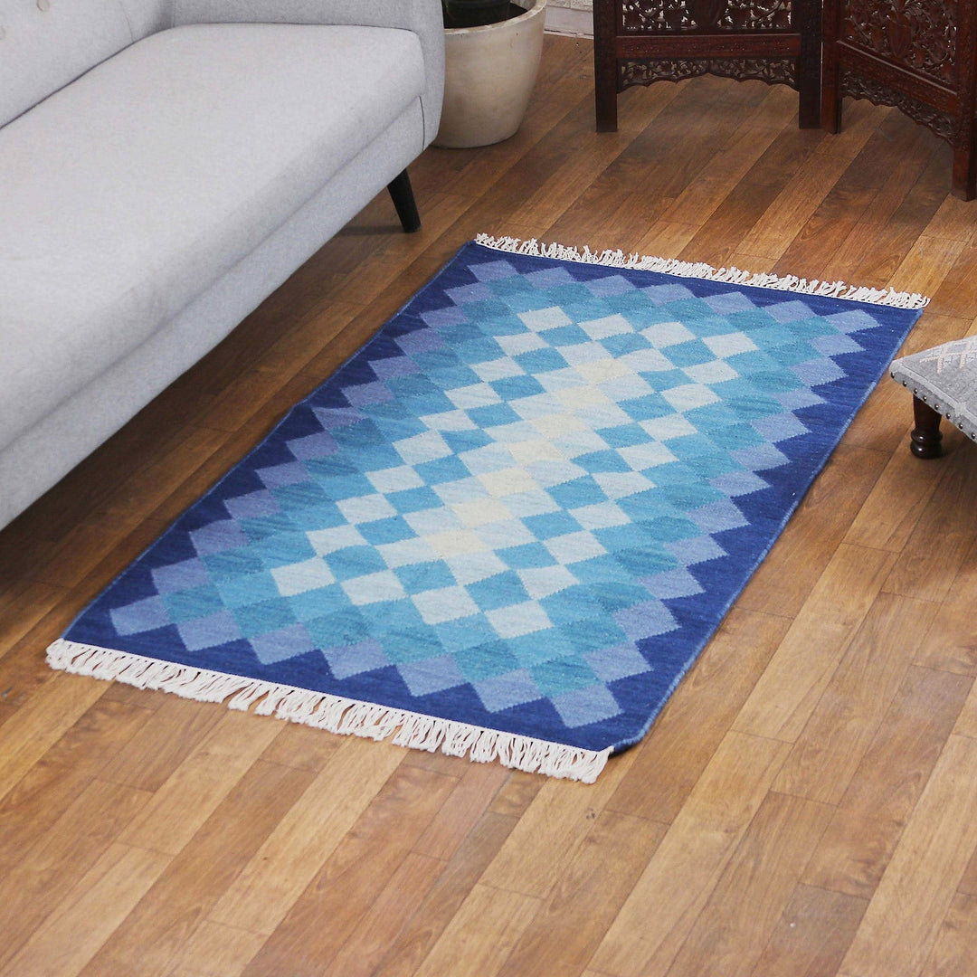 Modern Geometric-Patterned Blue Wool Area Rug (3x5) - Blue Combination