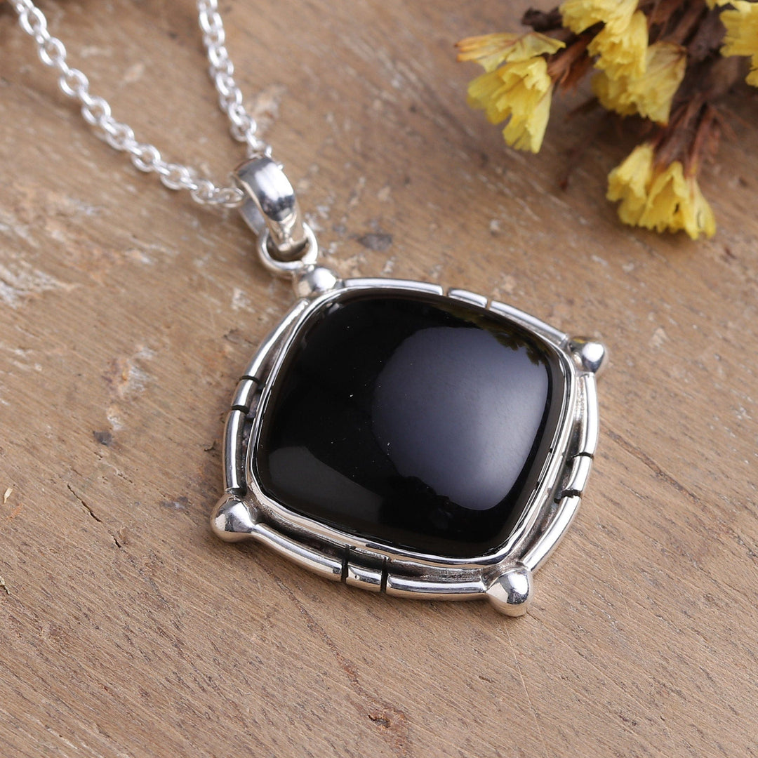 Polished Diamond-Shaped Onyx Cabochon Pendant Necklace - Nocturnal Affair