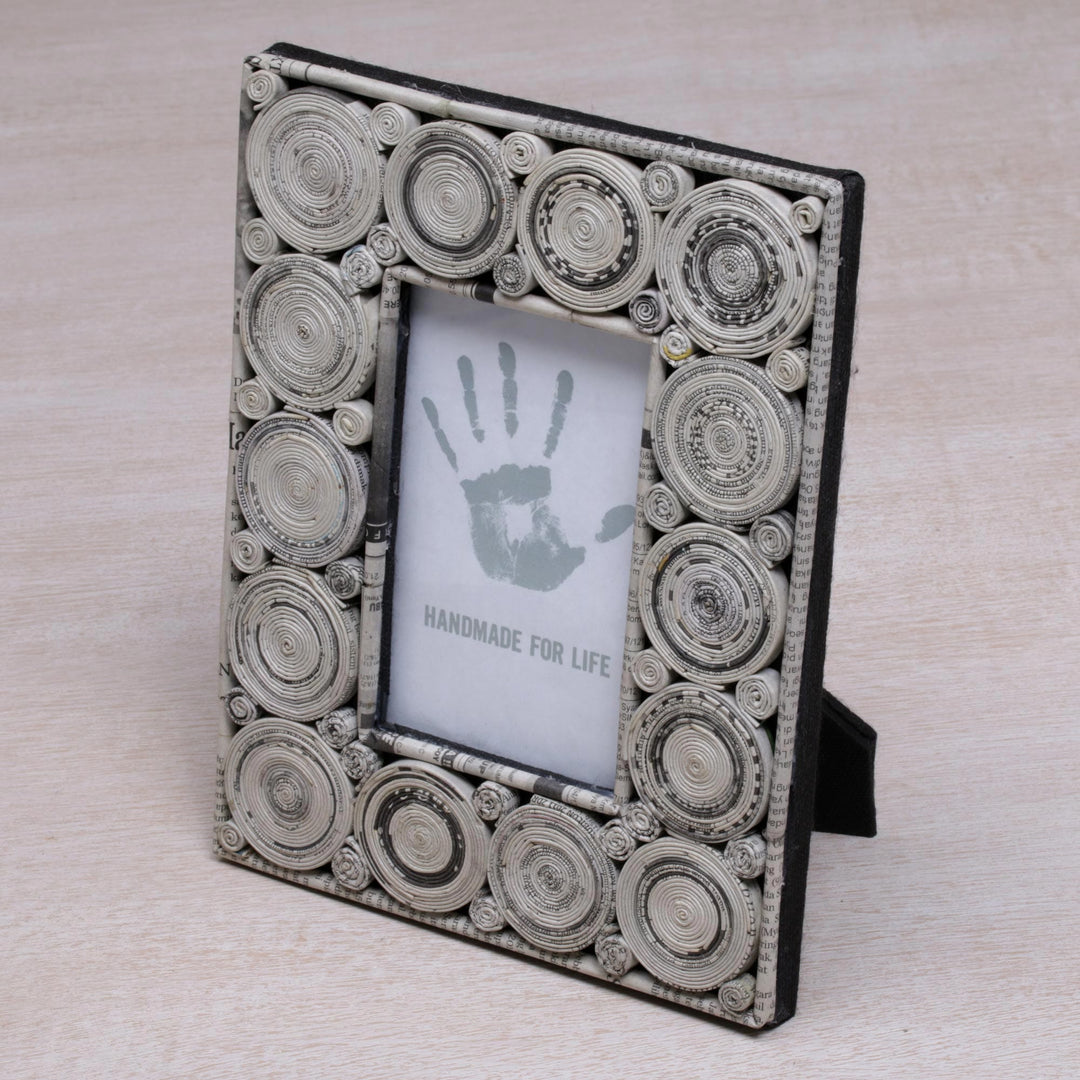 3x5 Recycled Paper Photo Frame in Grey - Hypnotizing Grey