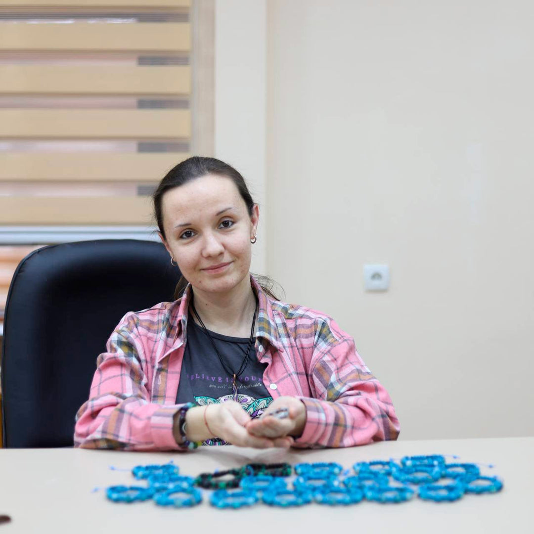 1-Eyed Dzi Multi-Gemstone Wood Bead Stretch Pendant Bracelet - One-Eyed Dzi