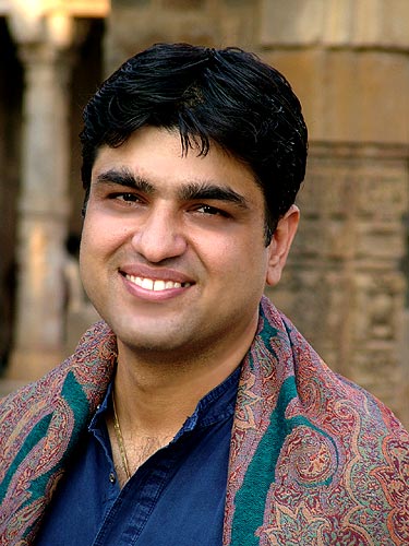 Embroidered Cotton Long-Sleeved T-Shirt - Floral Ode in Petal Pink