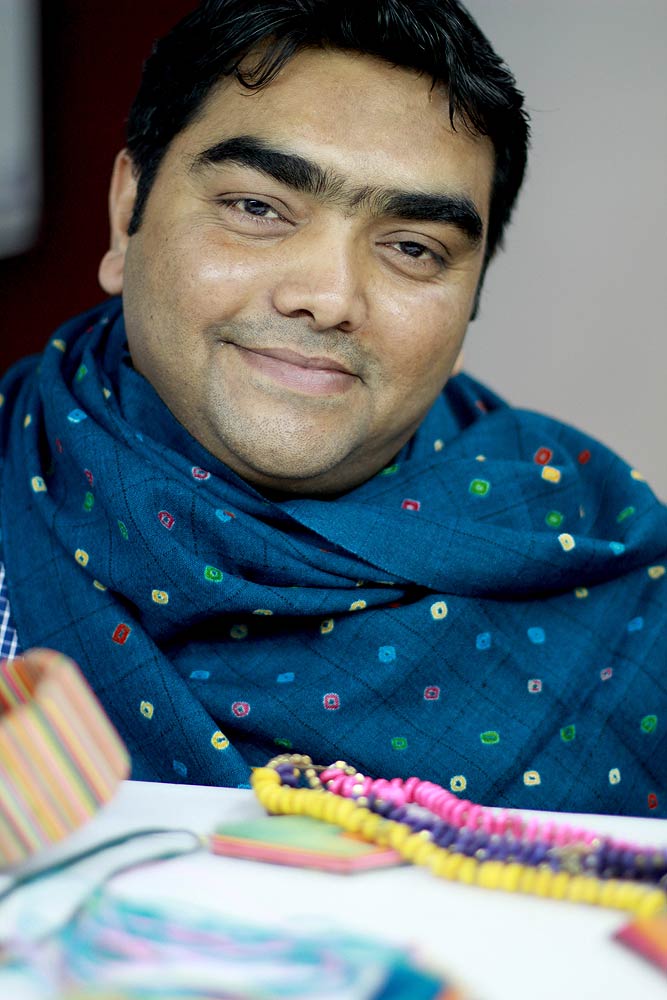 Leather and wood pendant necklace - Indian Medley