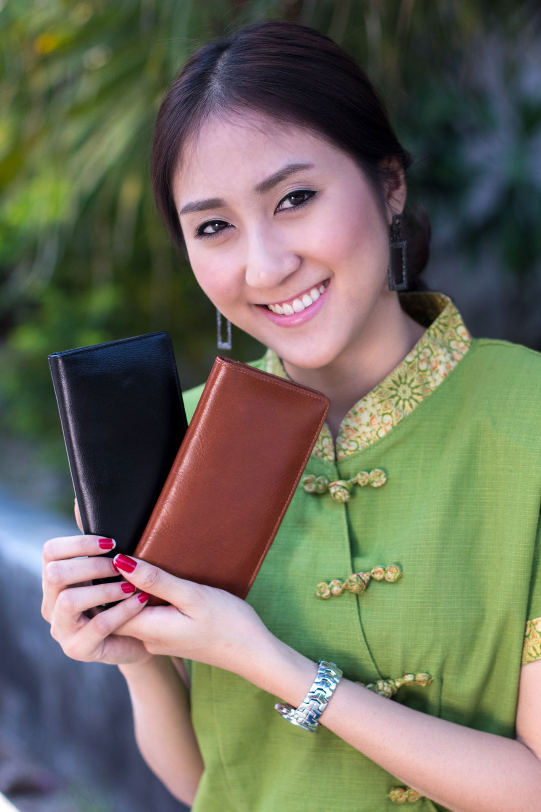 Fair Trade Men's Classic Bifold Leather Wallet in Dark Brown - Classic in Dark Brown