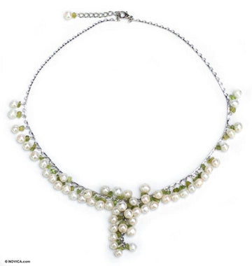 Pearl and peridot pendant necklace - Green Iridescence