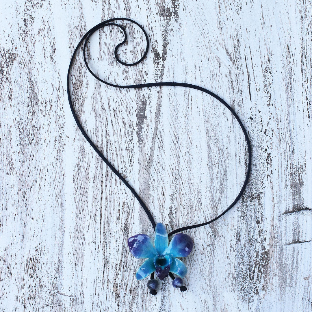 Natural Flower Lariat Necklace - Midnight Blue