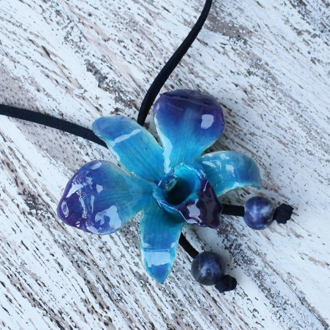 Natural Flower Lariat Necklace - Midnight Blue