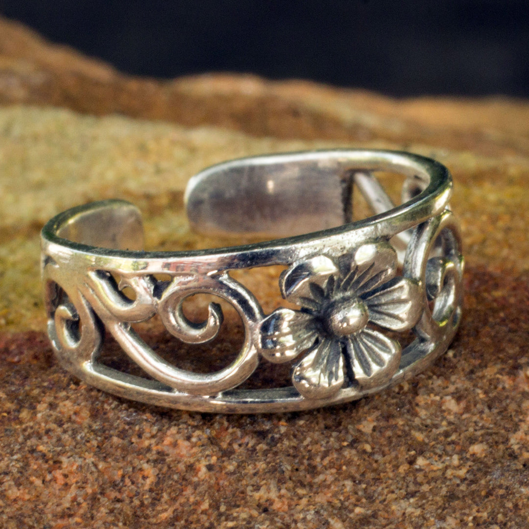 Flower Toe Ring in Sterling Silver Thai Artisan Jewelry - Blossoming Paths