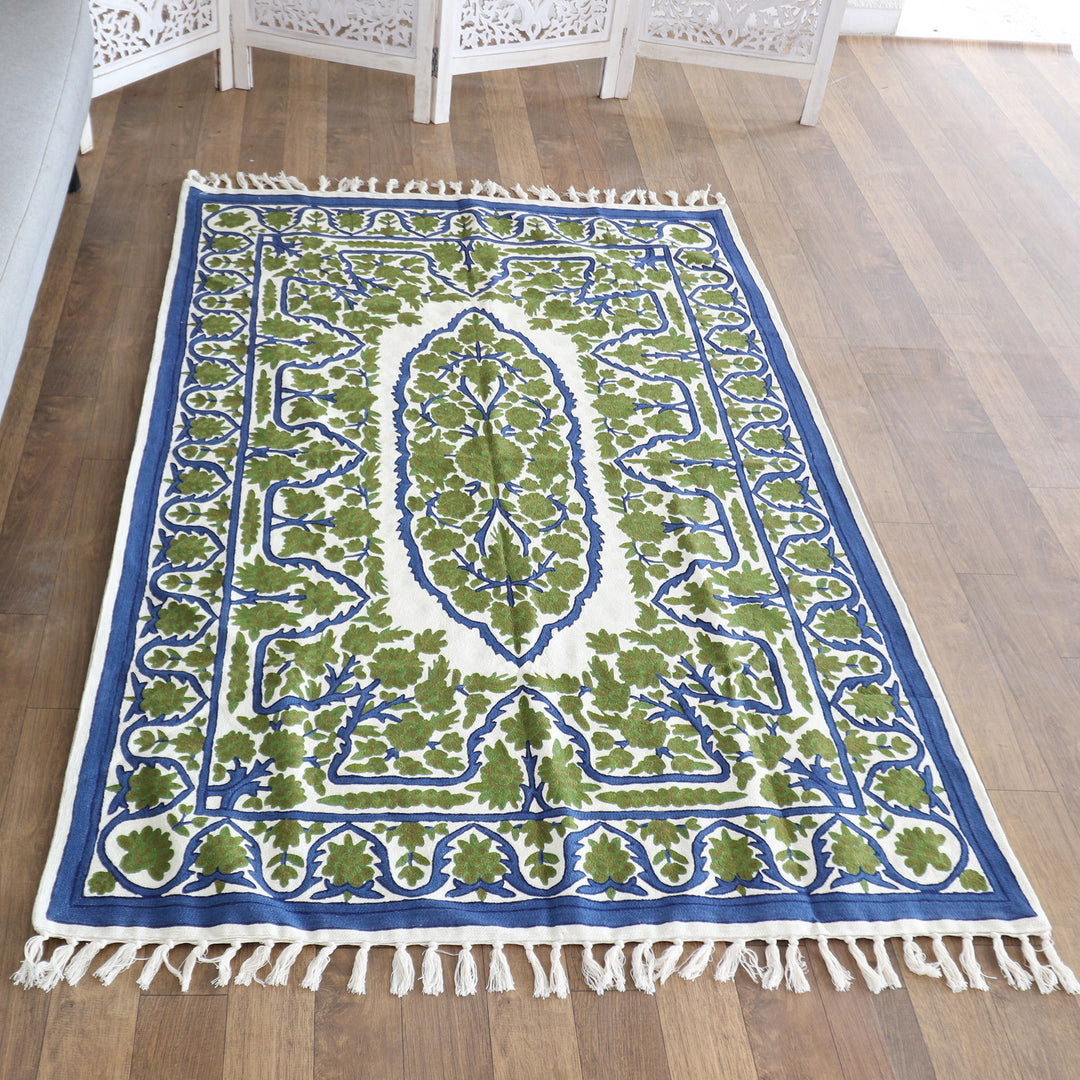 India Green Chain Stitch Wool on Cotton Rug (4 x 6) - Hallowed Forest