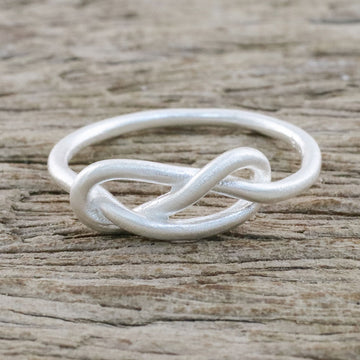 Gleaming Knot