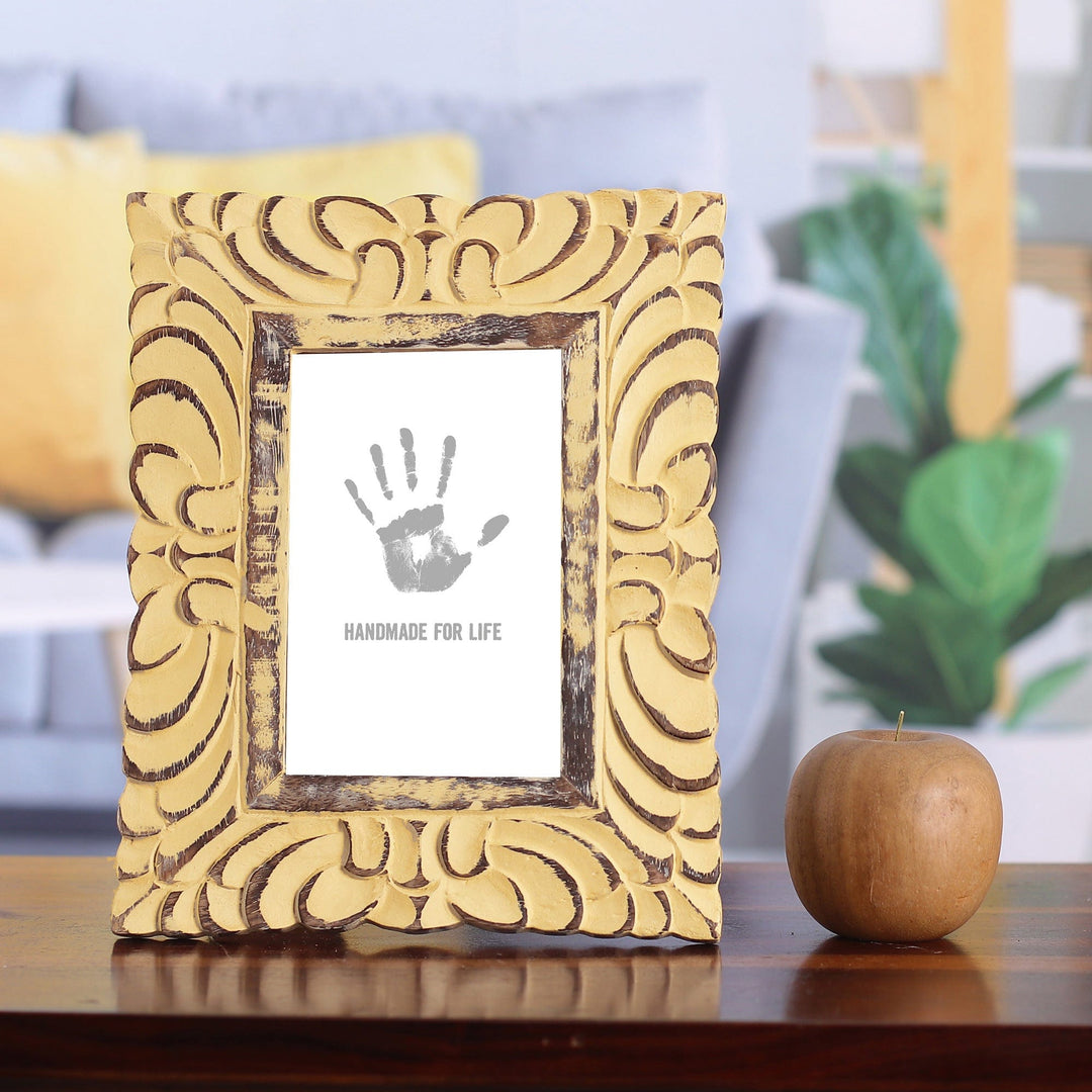 Hand Carved Distressed Cream Mango Wood Photo Frame (4x6) - Meringue