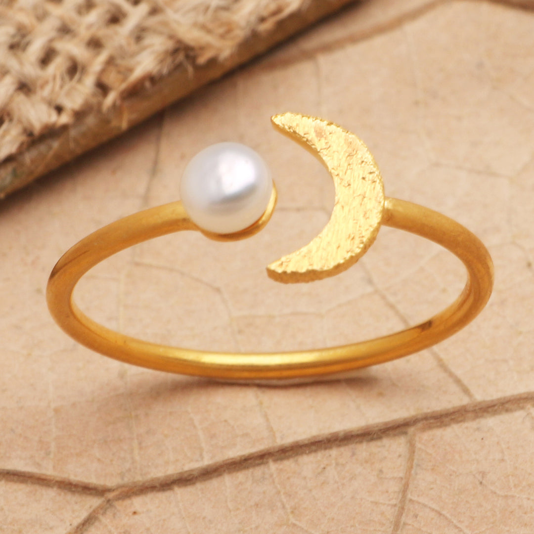 By the Moon in Gold