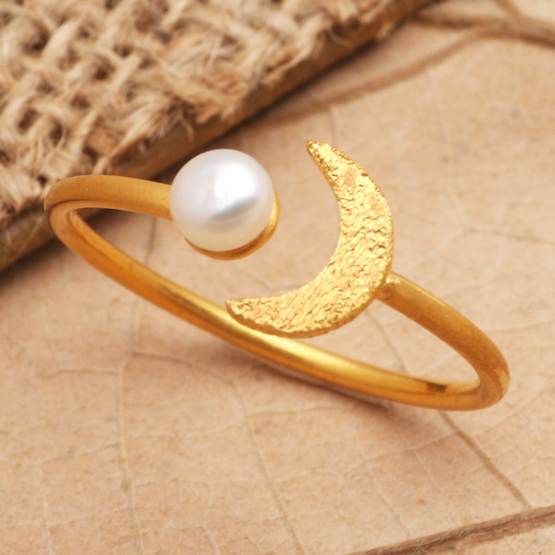 By the Moon in Gold