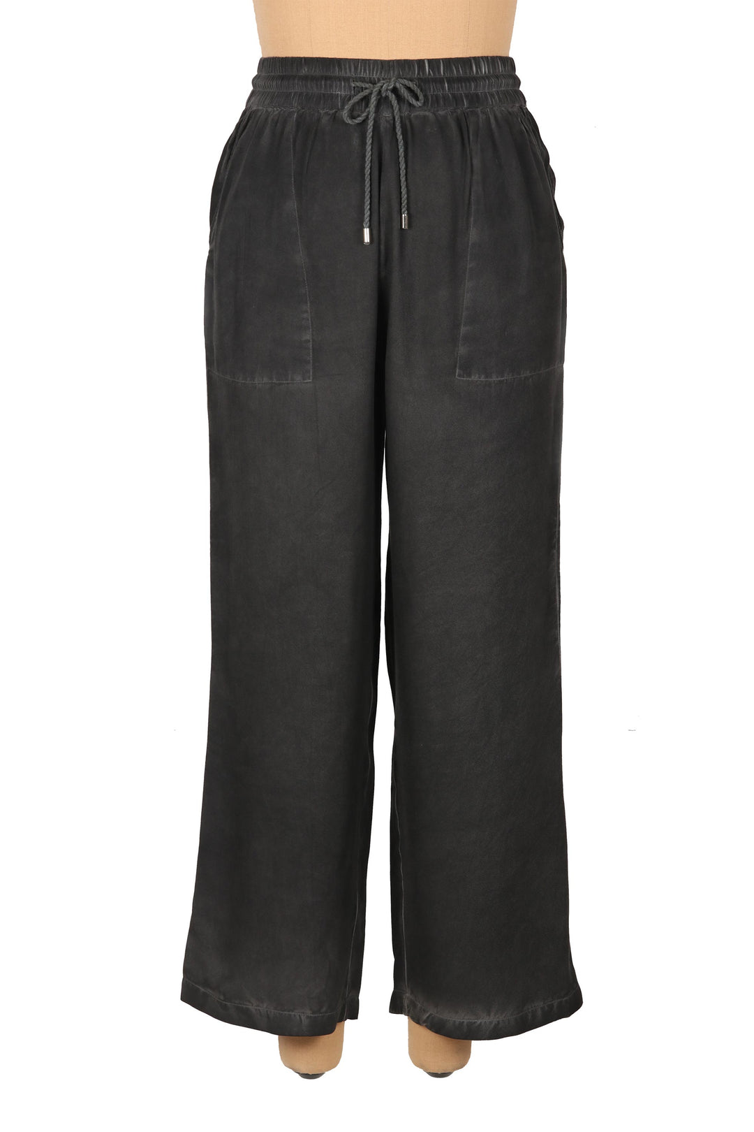 Simple Style in Black