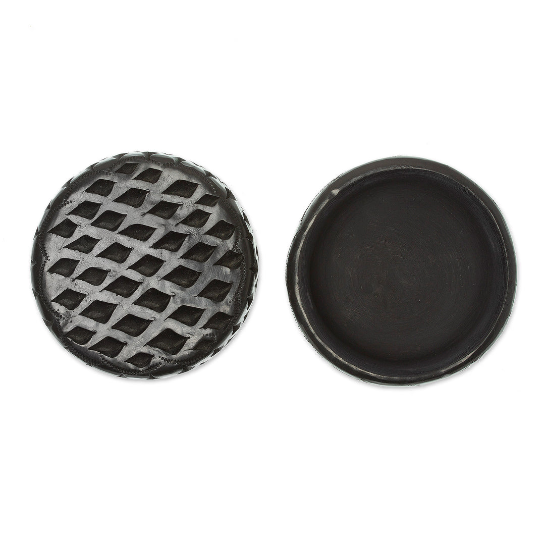 Handmade Barro Negro Decorative Box - Round Trellis