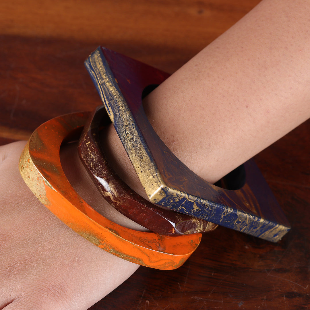 Set of 3 Mango Wood Bangle Bracelets in Vibrant Tones - Stylish Geometry