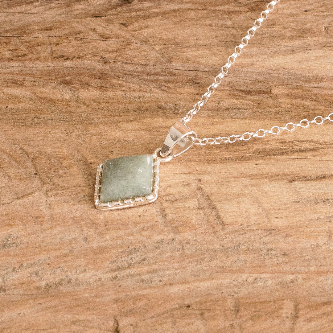 925 Silver Necklace with Rhombus-Shaped Green Jade Pendant - Rhombus in Green