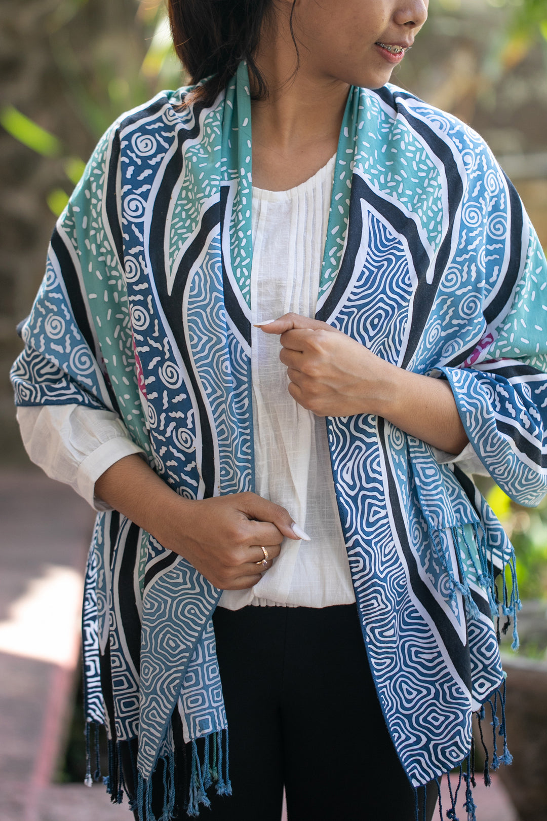 Handcrafted Green Batik Rayon Shawl with Wavy Motifs - Serene Waves