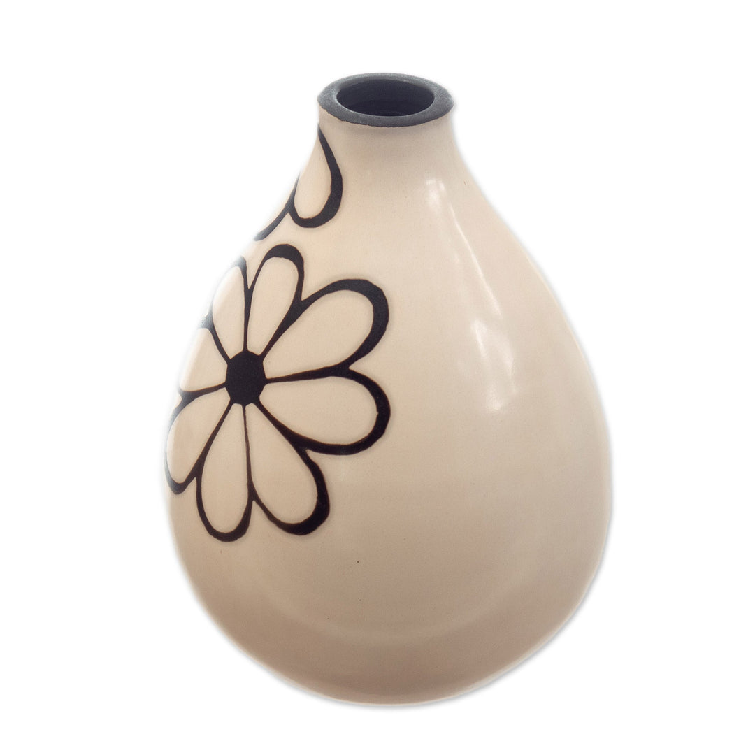 Chulucanas Decorative Vase - White with Burnt Flowers