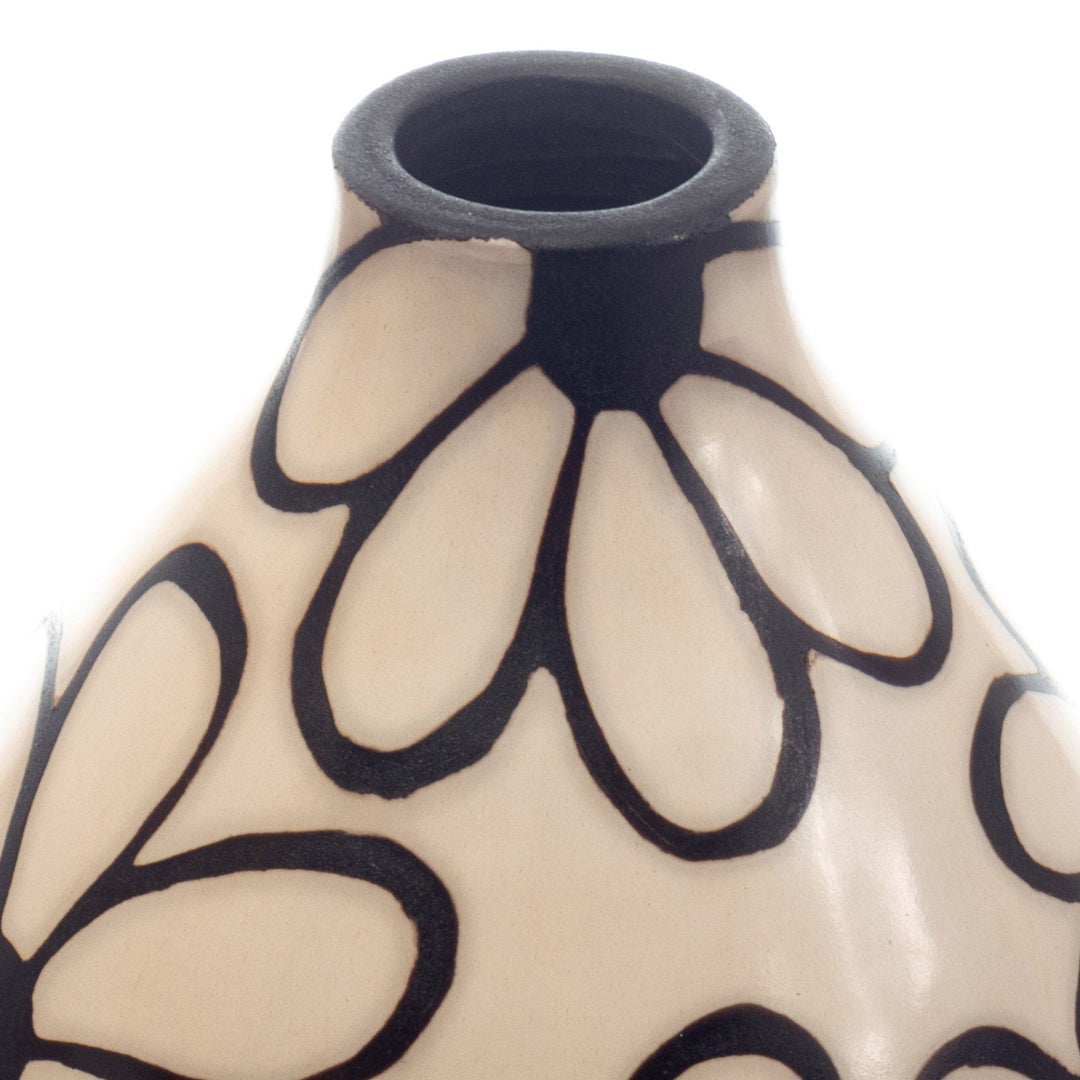 Chulucanas Decorative Vase - White with Burnt Flowers