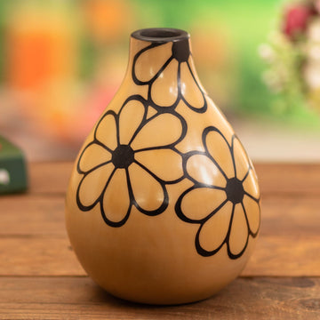 Chulucanas Decorative Vase - Honey with Burnt Flowers