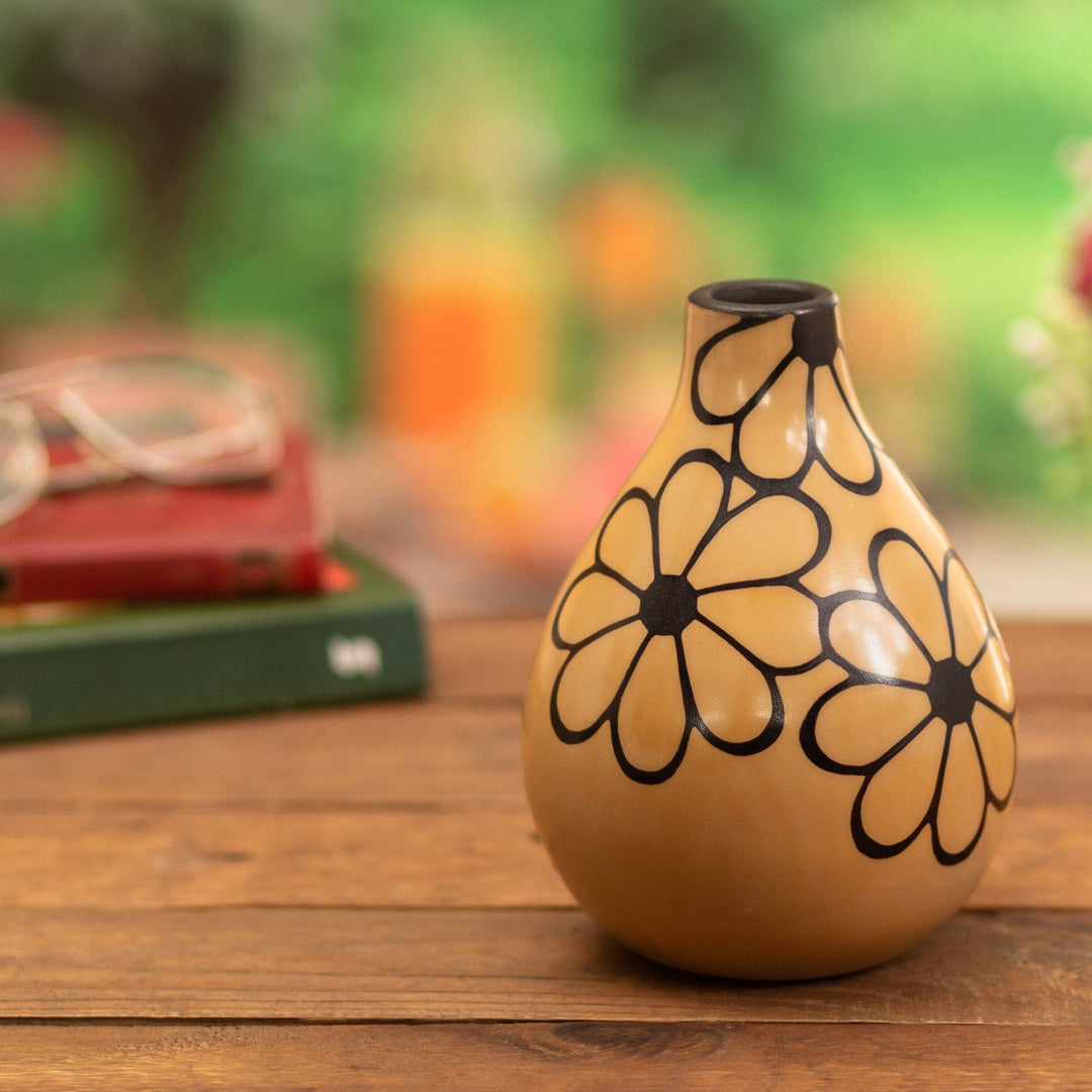 Chulucanas Decorative Vase - Honey with Burnt Flowers
