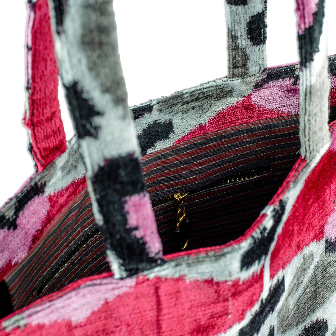 Handcrafted Silk Velvet Handle Bag with Heart-Themed Pattern - Romantic Splendor