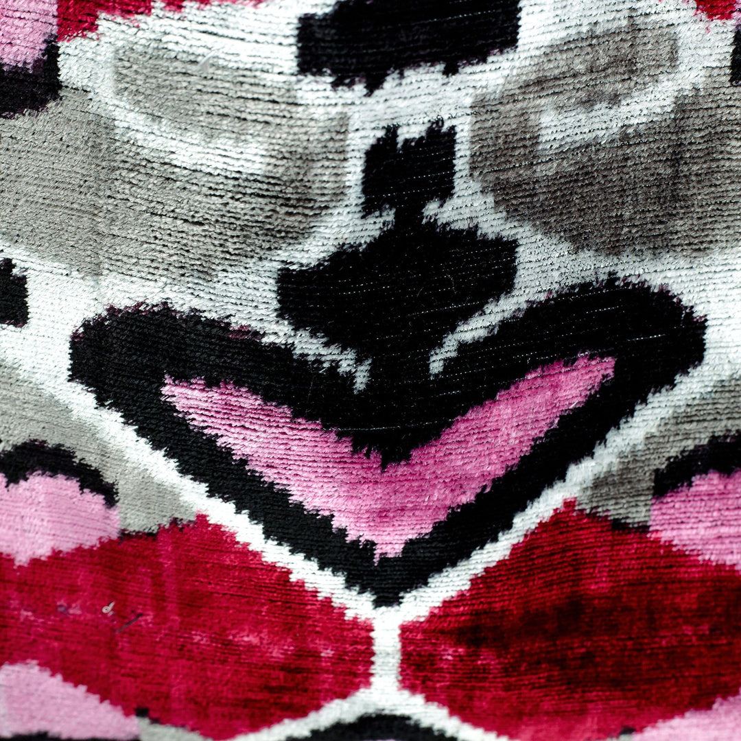 Handcrafted Silk Velvet Handle Bag with Heart-Themed Pattern - Romantic Splendor
