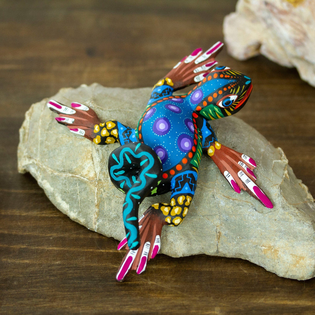 Iguana Steps in Cyan