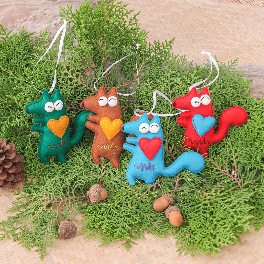 Set of 4 Handcrafted Wolf Felt Ornaments in Diverse Hues - Colors & Wolves