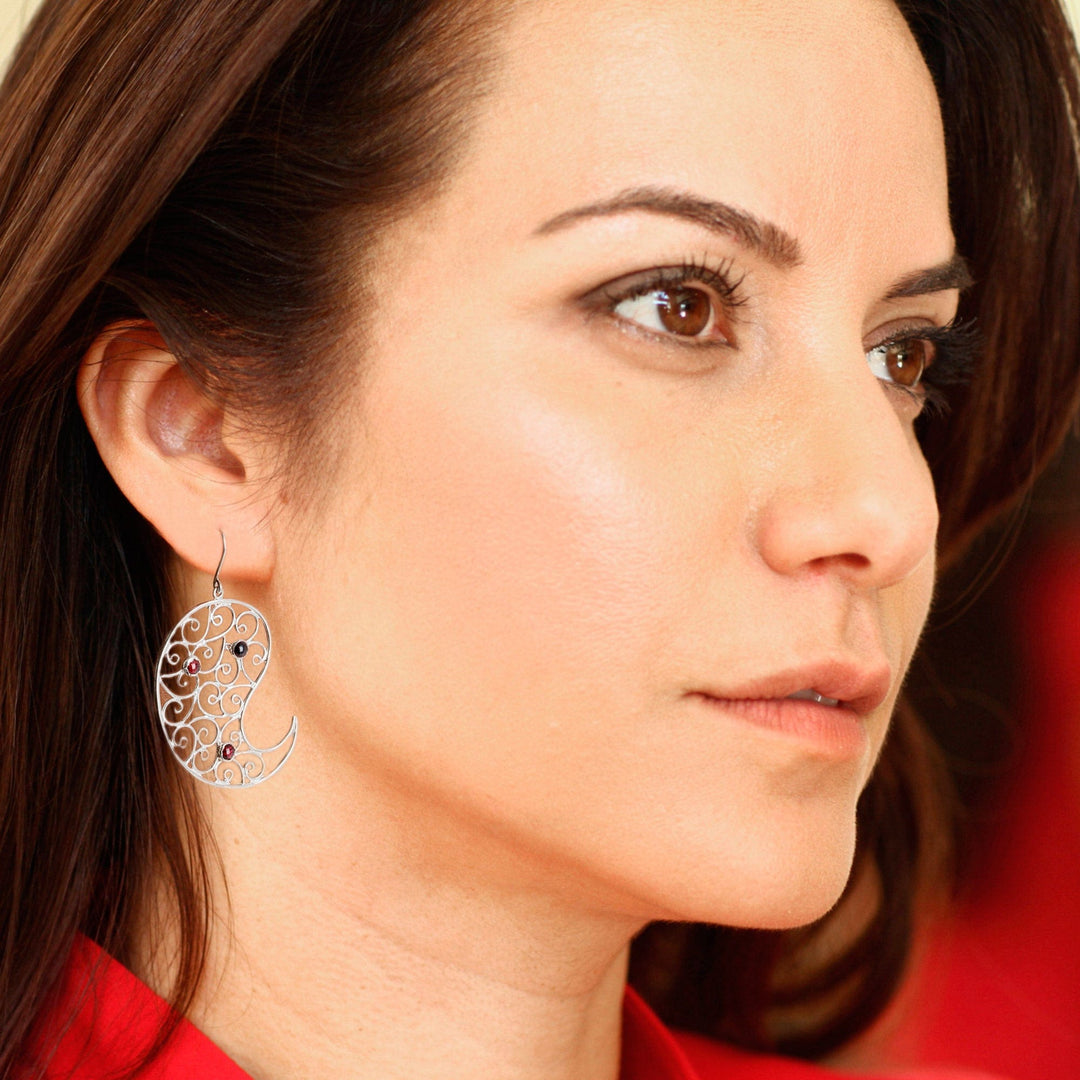 Paisley-Shaped Natural Garnet Filigree Dangle Earrings - Paisley of Passion