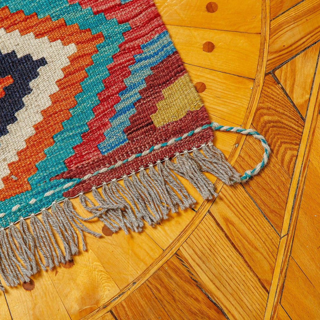 Hand-Knotted Wool Area Rug with Rhombus Motifs (1.5x1.5) - Stylish Geometry