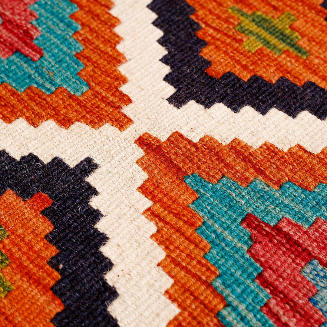 Hand-Knotted Wool Area Rug with Rhombus Motifs (1.5x1.5) - Stylish Geometry