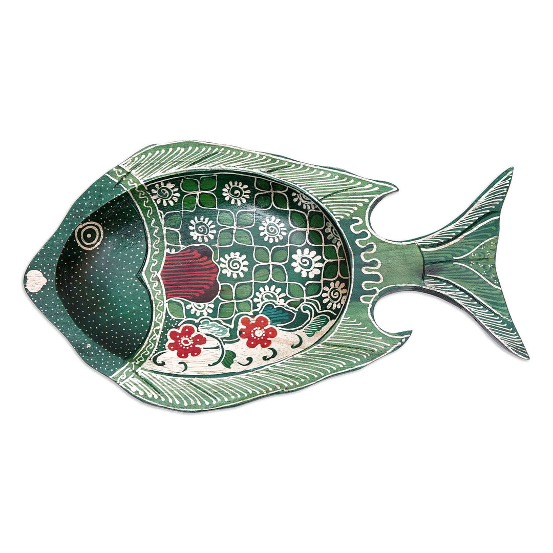 Batik Fish-Shaped Green and Red Pule Wood Decorative Plate - Truntum Ocean