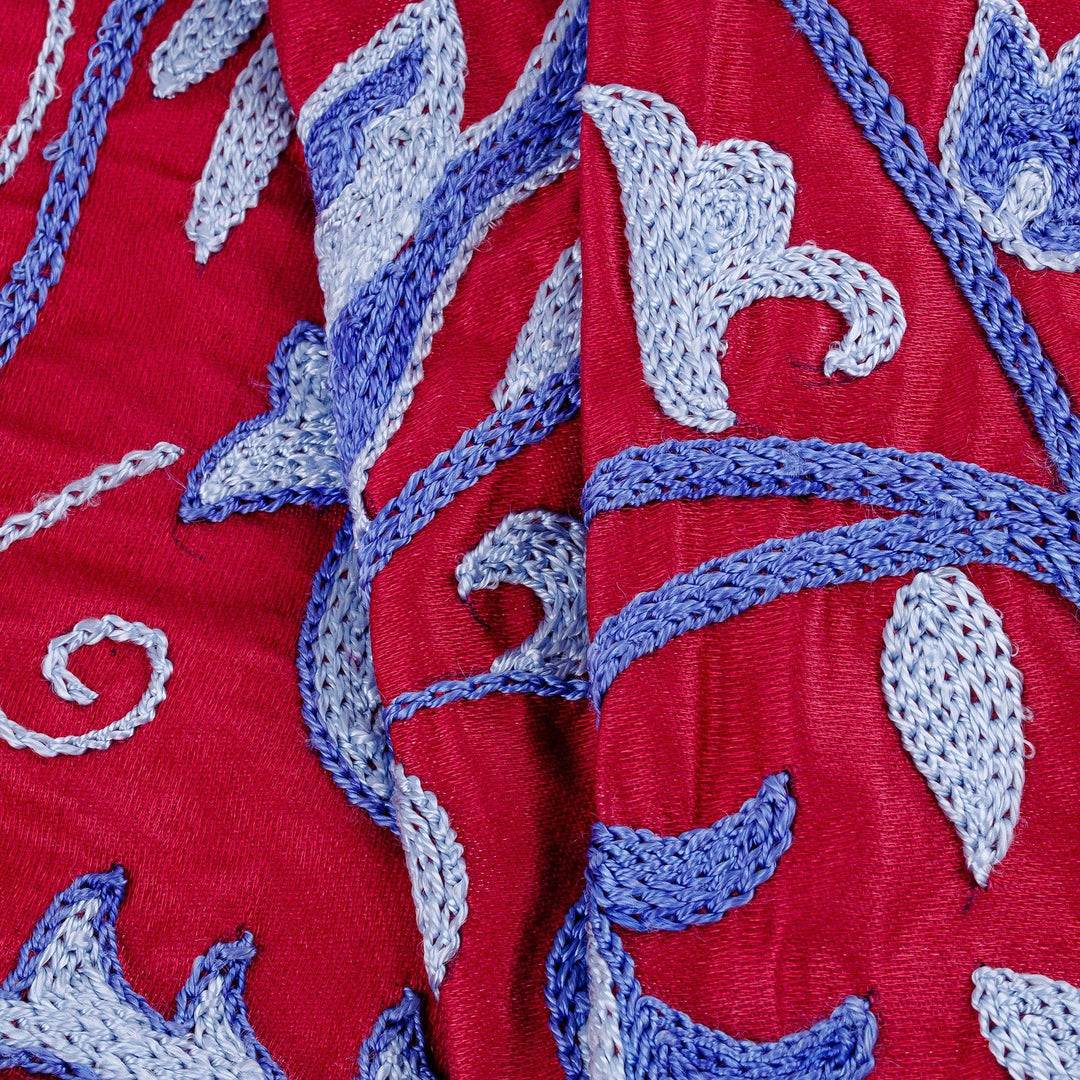 Nature-Themed Red Embroidered Silk and Viscose Tablecloth - Red Arcadia