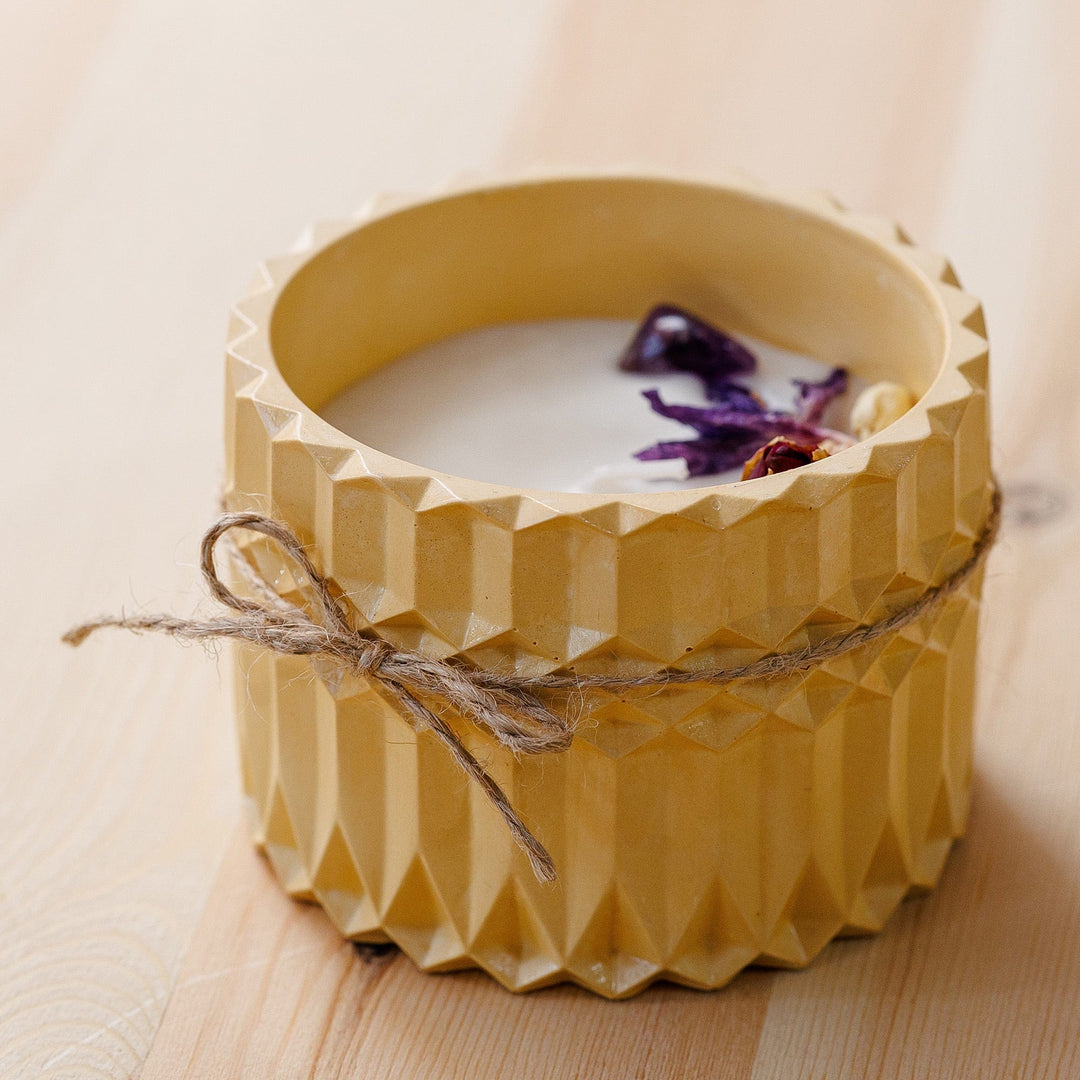 Floral Golden-Toned Modern Plaster and Soy Wax Candle - Fragrance of Triumph